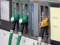 Nuovo record per la benzina verde Mai così costosa dal 2008