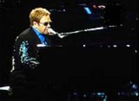 La Regione Campania: restituiremo alla Ue i soldi del concerto di Elton John