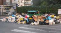 Spazzatura, tasse record e scatta la protesta