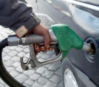 Con il grande esodo sale il prezzo della benzina