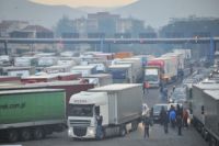 Travolto un manifestante, Napoli senza benzina