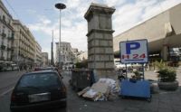 Bidoni davanti al monumento del fautore dell'Unità d'Italia, Pisani "Che vergogna per le Istituzioni napoletane!"