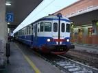 Manca la corrente, treno fermo per due ore: passeggeri accusano malori per il caldo di oggi