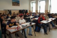 Ocse, scuola italiana bocciata: troppe ore in classe senza riscontri! Inoltre, laureate italiane penalizzate rispetto ai maschi che guadagnano di più